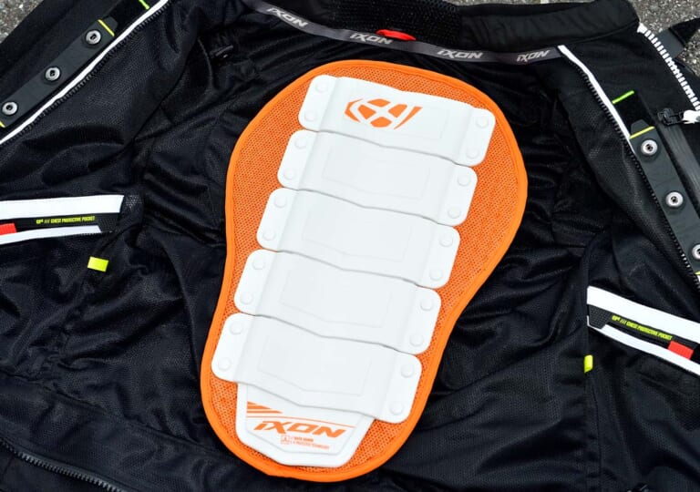IXON GYRE AIR A|ハーフメッシュジャケット|CEプロテクター|イクソンのハーフメッシュジャケット「GYRE AIR A」試着インプレ【フィット感優秀な仏ブランド】