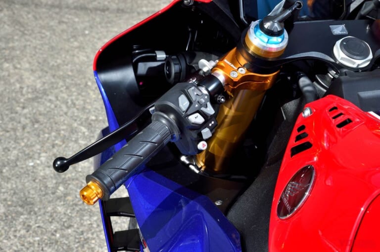 ホンダCBR1000RR-R|ベビーフェイス|ハンドルキット|最強SS=CBR1000RR-Rだからこそ、高性能ビレットパーツの見せ所〈ベビーフェイス〉
