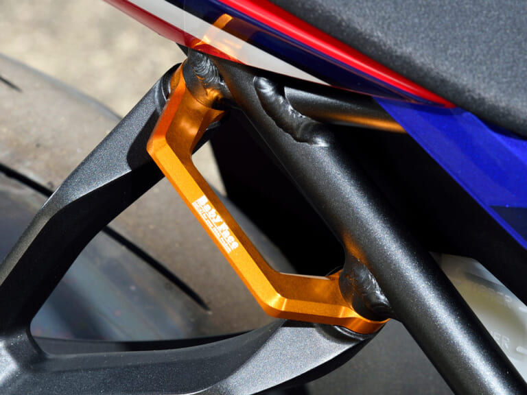 ホンダCBR1000RR-R|ベビーフェイス|レーシングフック|最強SS=CBR1000RR-Rだからこそ、高性能ビレットパーツの見せ所〈ベビーフェイス〉
