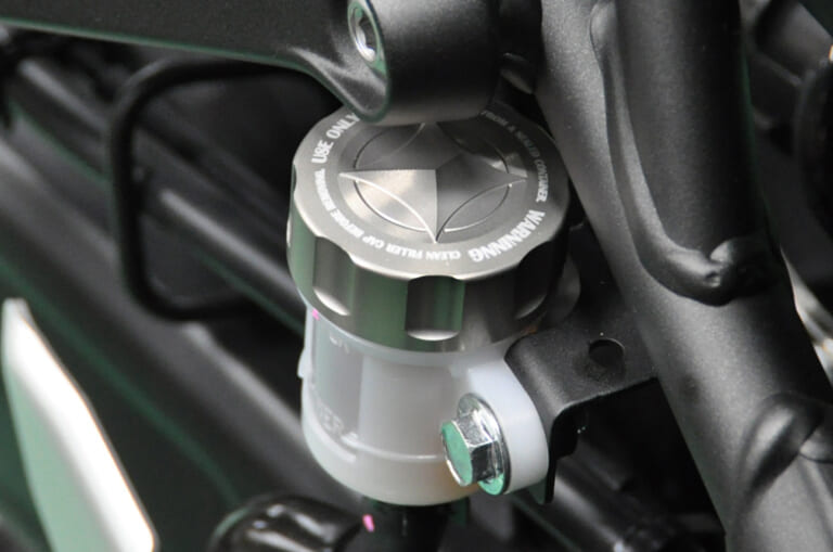 カワサキ ニンジャZX-25R|モリワキエンジニアリング マスターシリンダーキャップ|ニンジャZX-25R最新カスタムパーツ情報【モリワキ/アクティブ/トリックスターetc.】