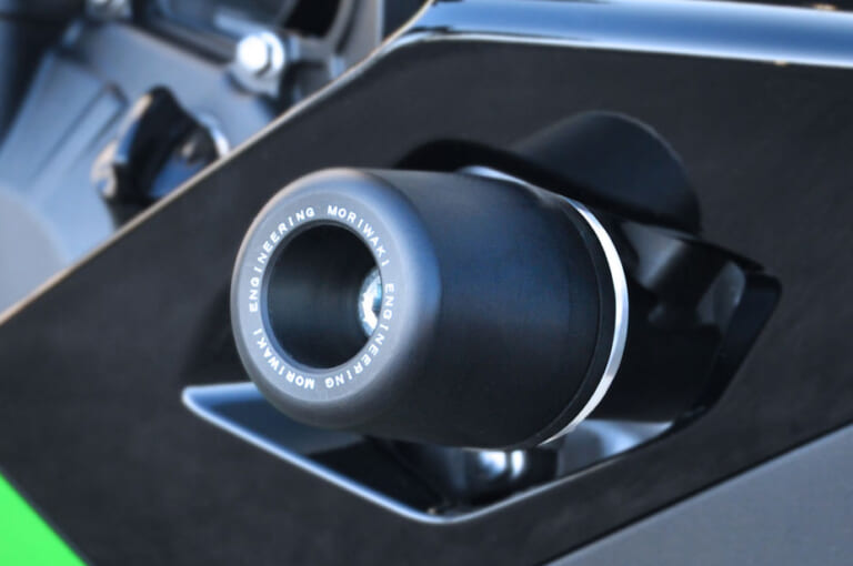 カワサキ ニンジャZX-25R|モリワキエンジニアリング スキッドパッド|ニンジャZX-25R最新カスタムパーツ情報【モリワキ/アクティブ/トリックスターetc.】