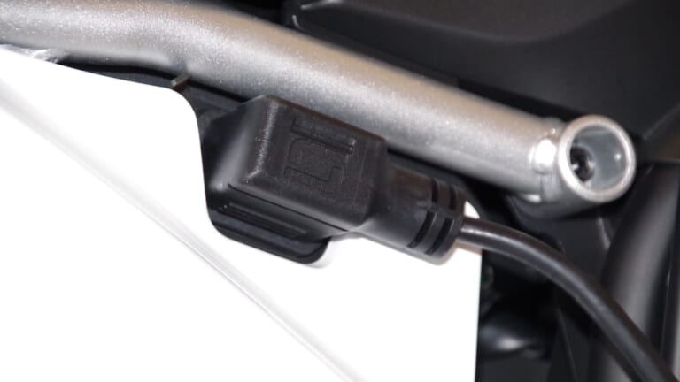 スーパーソコTC MAX|バッテリー充電|電動バイク「スーパーソコ TC  MAX」試乗インプレッション【トルクに魅了されるカフェスタイル】