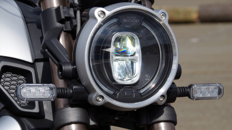 スーパーソコTC MAX|LEDヘッドライト|電動バイク「スーパーソコ TC  MAX」試乗インプレッション【トルクに魅了されるカフェスタイル】