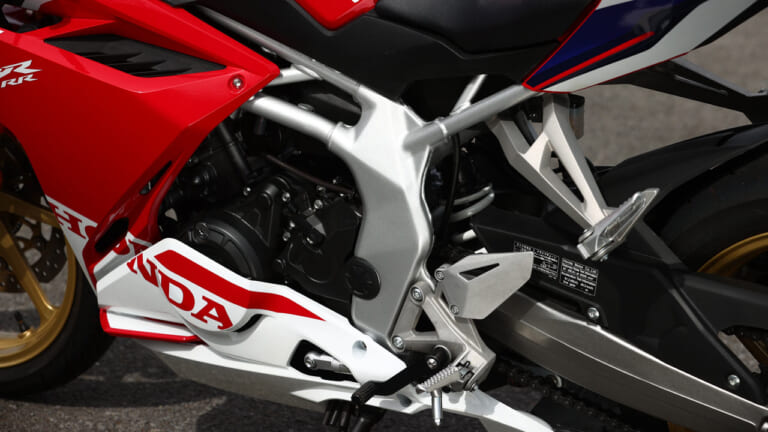 ホンダCBR250RR|鋼管トラスフレーム|ホンダCBR250RRディテール写真解説【操ること自体を楽しめるスポーツバイク】
