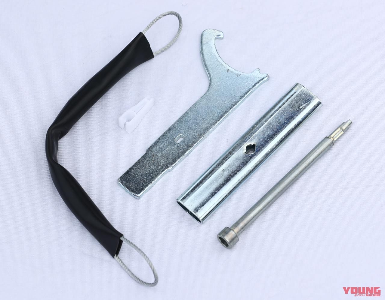 ホンダCBR250RR|車載工具|ホンダCBR250RRディテール写真解説【操ること自体を楽しめるスポーツバイク】