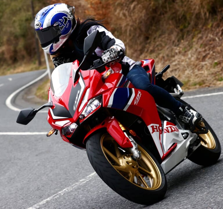 ホンダCBR250RR|岡崎静夏試乗インプレッション|岡崎静夏のホンダCBR250RR試乗インプレッション【走る喜びを存分に味わえる1台】