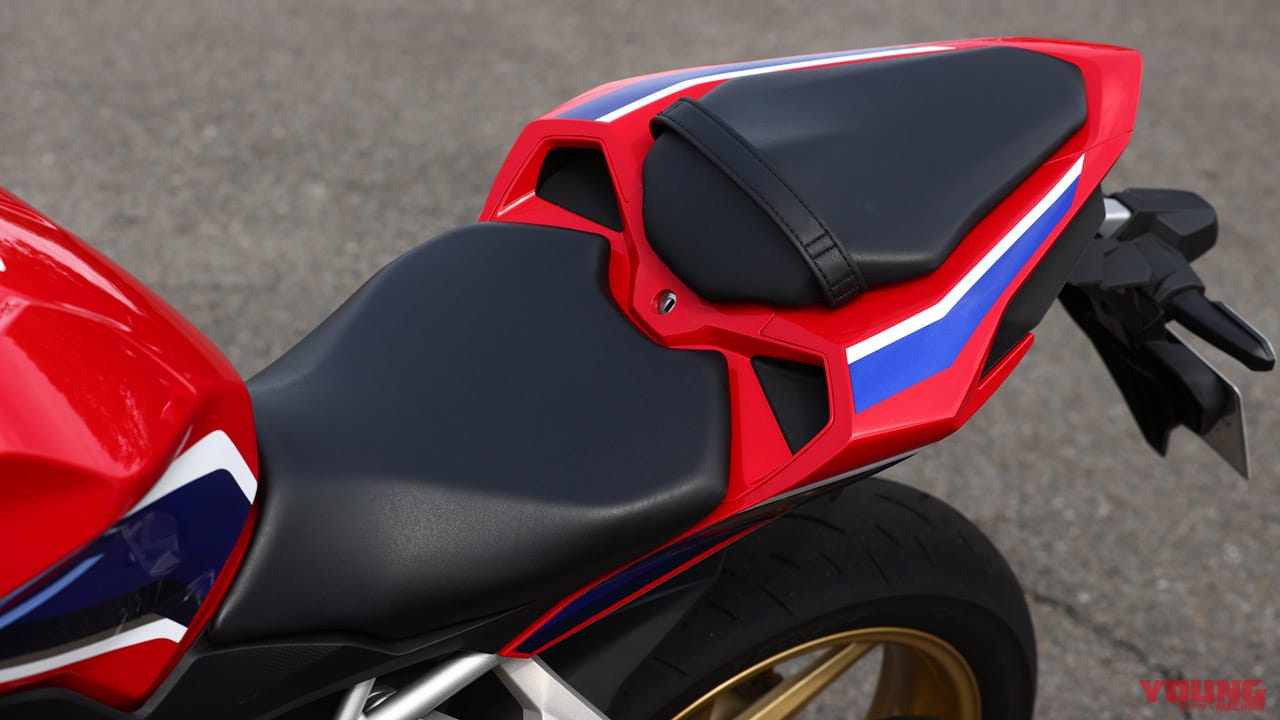 ホンダCBR250RR|シート|ホンダCBR250RRディテール写真解説【操ること自体を楽しめるスポーツバイク】