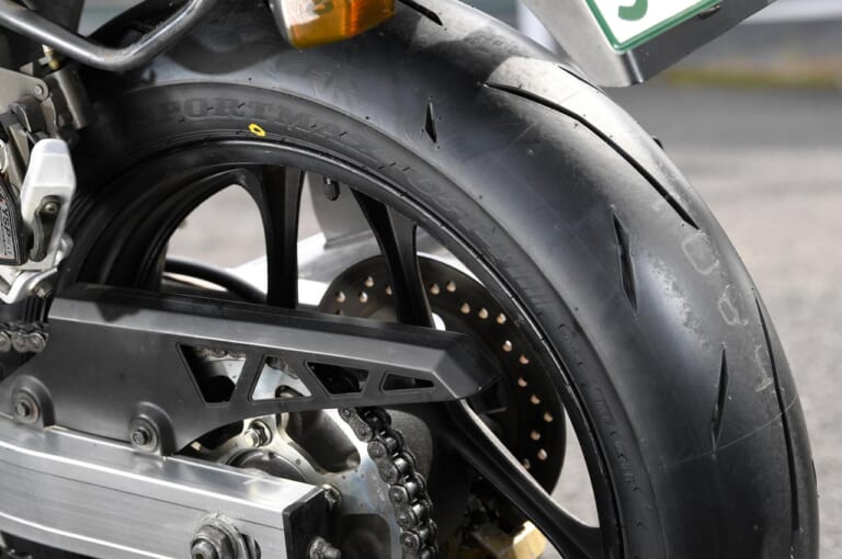 スズキ油冷GSX-Rシリーズ|ウィークポイント|タイヤ|ダンロップα-14|’80s国産名車・スズキ油冷GSX-Rシリーズ完調メンテナンス【ウィークポイント解説】