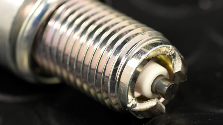 スズキ油冷GSX-Rシリーズ|ウィークポイント|スパークプラグ|’80s国産名車・スズキ油冷GSX-Rシリーズ完調メンテナンス【ウィークポイント解説】