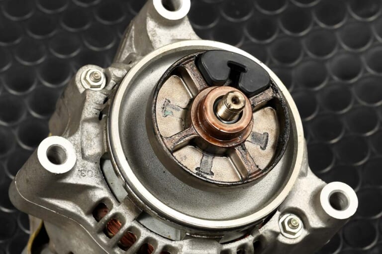 スズキ油冷GSX-Rシリーズ|ウィークポイント|オルタネーター|’80s国産名車・スズキ油冷GSX-Rシリーズ完調メンテナンス【ウィークポイント解説】