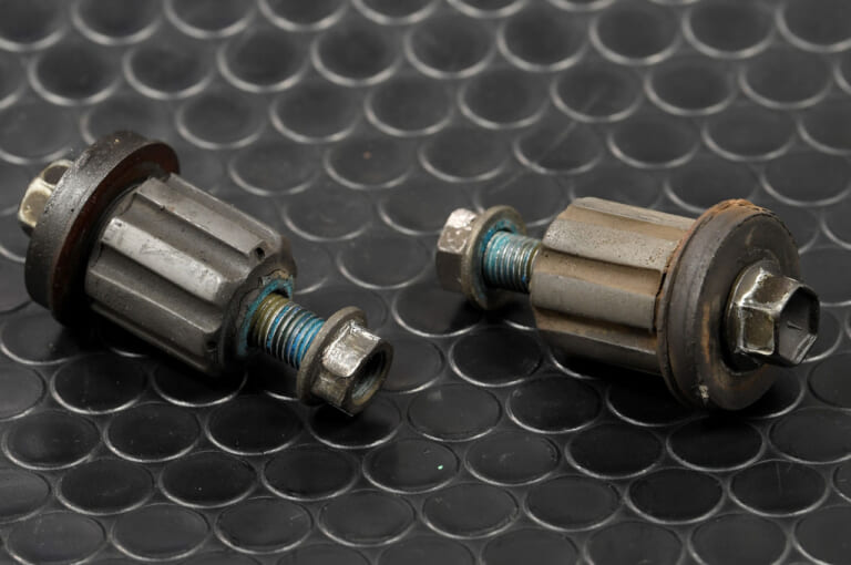 スズキ油冷GSX-Rシリーズ|ウィークポイント|エンジンマウントラバー|’80s国産名車・スズキ油冷GSX-Rシリーズ完調メンテナンス【ウィークポイント解説】