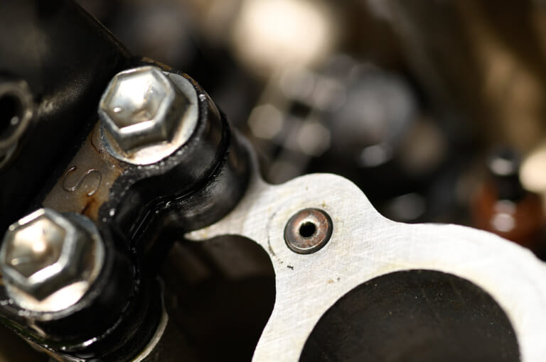 スズキ油冷GSX-Rシリーズ|ウィークポイント|オイルノズル|’80s国産名車・スズキ油冷GSX-Rシリーズ完調メンテナンス【ウィークポイント解説】