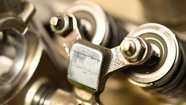 スズキ油冷GSX-Rシリーズ|ウィークポイント|ロッカーアーム|’80s国産名車・スズキ油冷GSX-Rシリーズ完調メンテナンス【ウィークポイント解説】