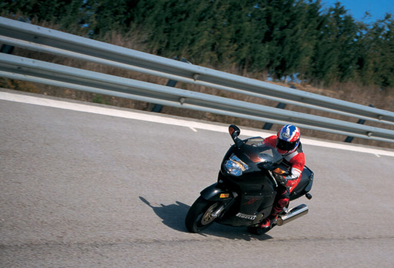 スズキ ハヤブサ|’99初代スピードテスト|vs ホンダCBR1100XXスーパーブラックバード|ハヤブサ飛翔伝説プレイバック#2〈初代〉’99年スピードテスト再録:ミラーなし実測312km/h!!