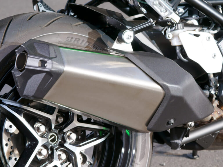 カワサキ ニンジャH2 SX SE+ マフラー|カワサキ ニンジャH2 SX SE+試乗インプレッション【超高性能がより快適で身近に】
