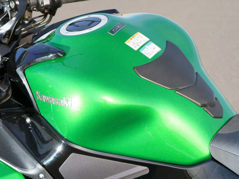 カワサキ ニンジャH2 SX SE+ タンク|カワサキ ニンジャH2 SX SE+試乗インプレッション【超高性能がより快適で身近に】
