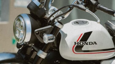 CT125・ハンターカブでニーグリップができて荷物も入る!!アイディア製品「誕生秘話」│WEBヤングマシン｜新車バイクニュース