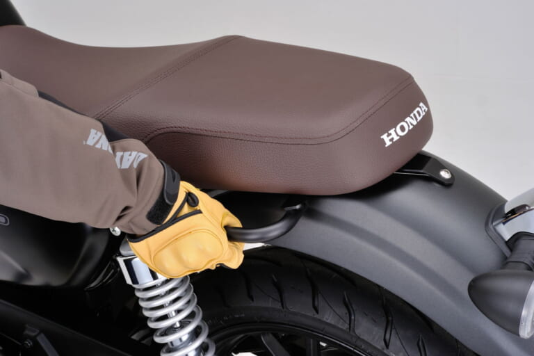 デイトナ アシストグリップ(GB350用)|デイトナからホンダGB350用パーツ続々! 車体を守るパイプガードやレトロな荷台ほか