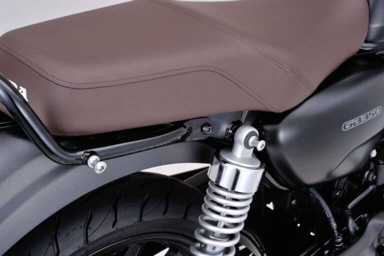デイトナ アシストグリップ(GB350用)|デイトナからホンダGB350用パーツ続々! 車体を守るパイプガードやレトロな荷台ほか