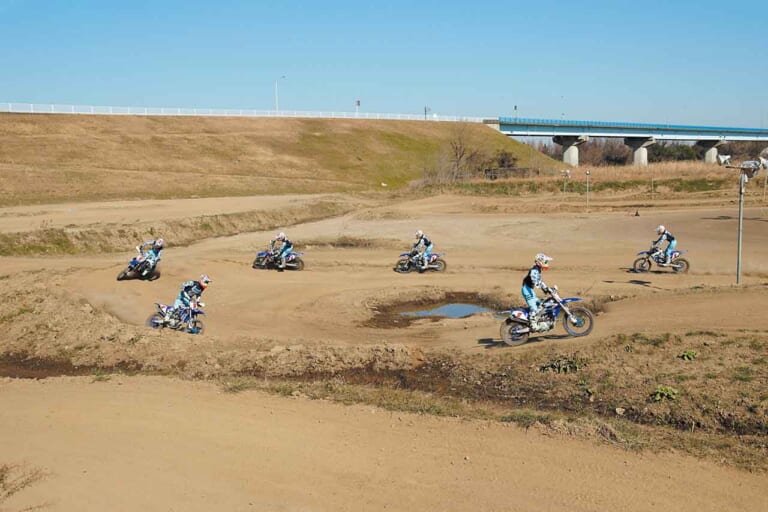 安定して走れるアウトライン|インかアウトか? シーンに合わせたコース走行ラインの使い分け方〈渡辺学のオフロードライディング指南〉