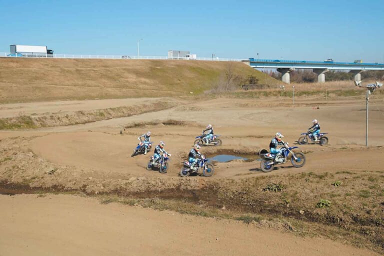 バラ付きが出やすいインのライン|インかアウトか? シーンに合わせたコース走行ラインの使い分け方〈渡辺学のオフロードライディング指南〉