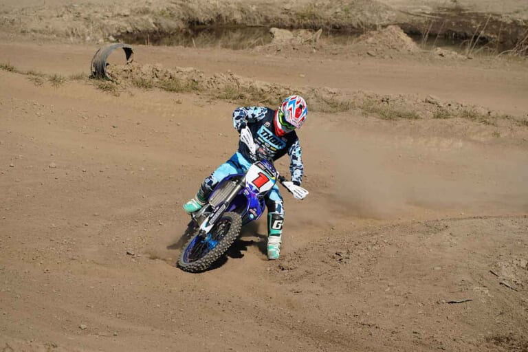 インラインの攻め方|インかアウトか? シーンに合わせたコース走行ラインの使い分け方〈渡辺学のオフロードライディング指南〉