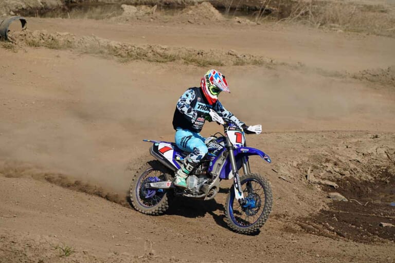 インラインの攻め方|インかアウトか? シーンに合わせたコース走行ラインの使い分け方〈渡辺学のオフロードライディング指南〉