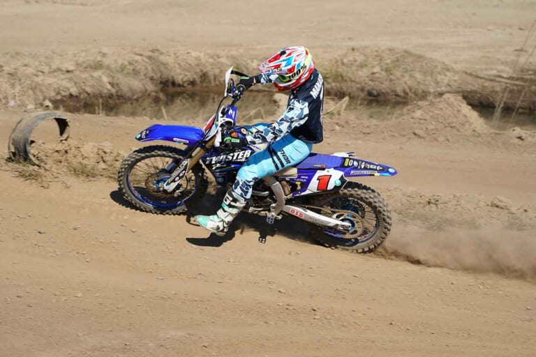 上級者向け ライン取り|インかアウトか? シーンに合わせたコース走行ラインの使い分け方〈渡辺学のオフロードライディング指南〉