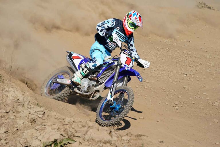 上級者向け ライン取り|インかアウトか? シーンに合わせたコース走行ラインの使い分け方〈渡辺学のオフロードライディング指南〉