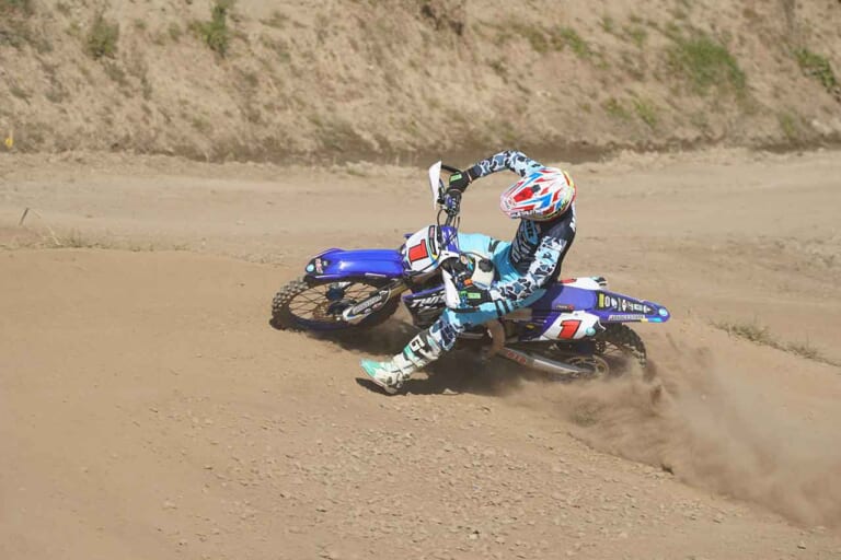 クイックターン コーナリング|インかアウトか? シーンに合わせたコース走行ラインの使い分け方〈渡辺学のオフロードライディング指南〉