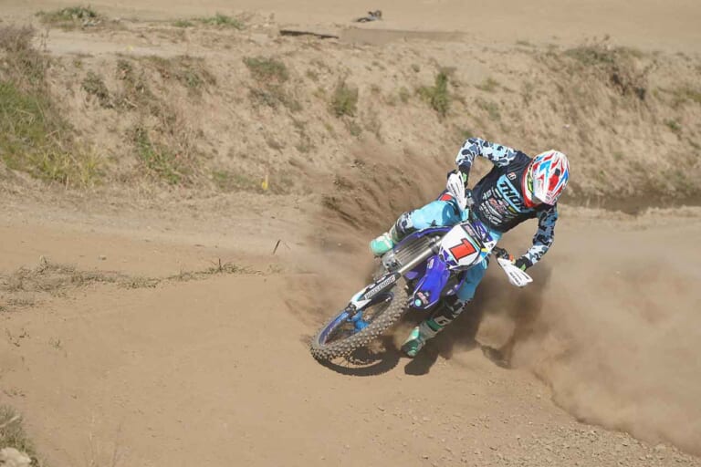 クイックターン コーナリング|インかアウトか? シーンに合わせたコース走行ラインの使い分け方〈渡辺学のオフロードライディング指南〉