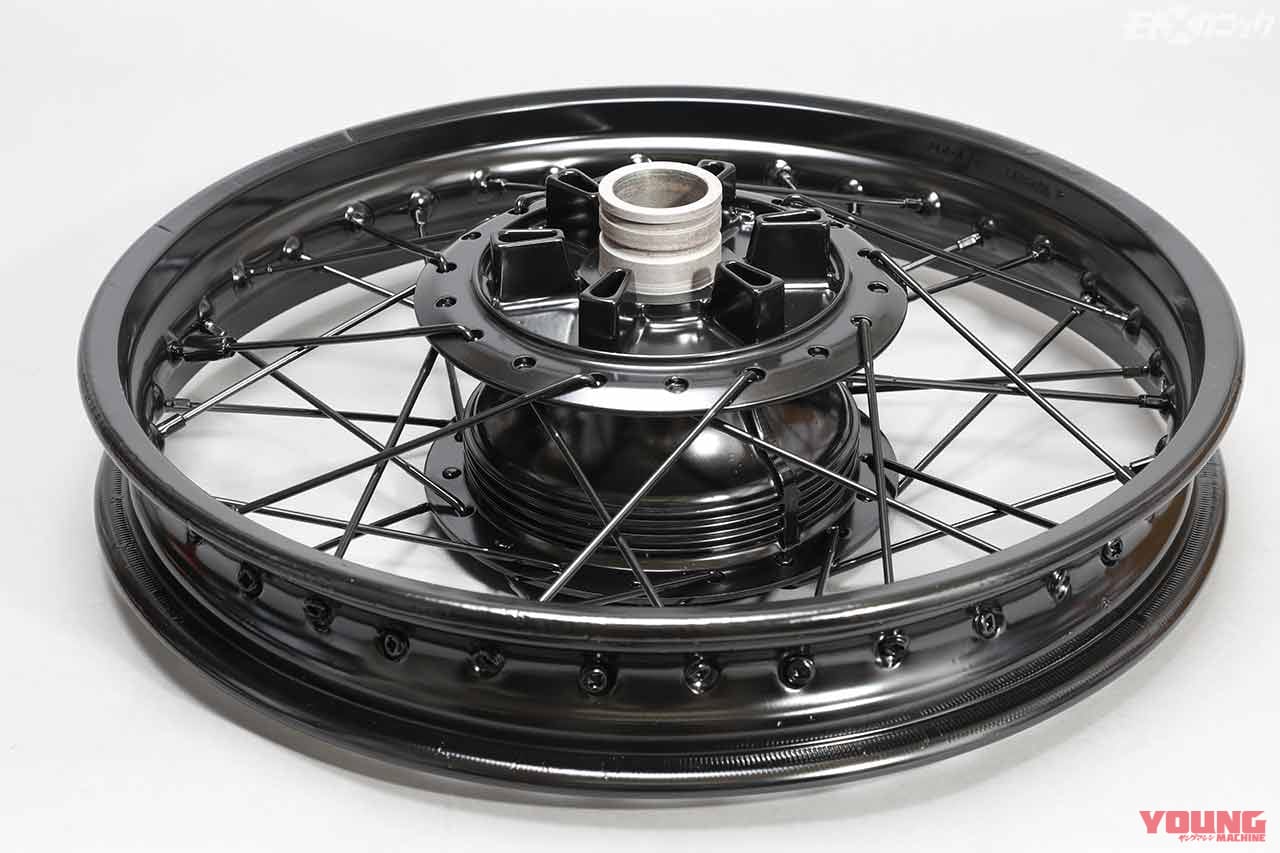|カワサキ エストレヤのカスタムマシンはスポークホイールを半艶黒の丸塗りに〈美的バイク進化論〉