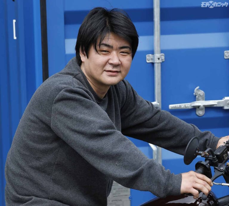 カワサキエストレヤカスタム|オーナー カーベックI氏|カワサキ エストレヤのカスタムマシンはスポークホイールを半艶黒の丸塗りに〈美的バイク進化論〉