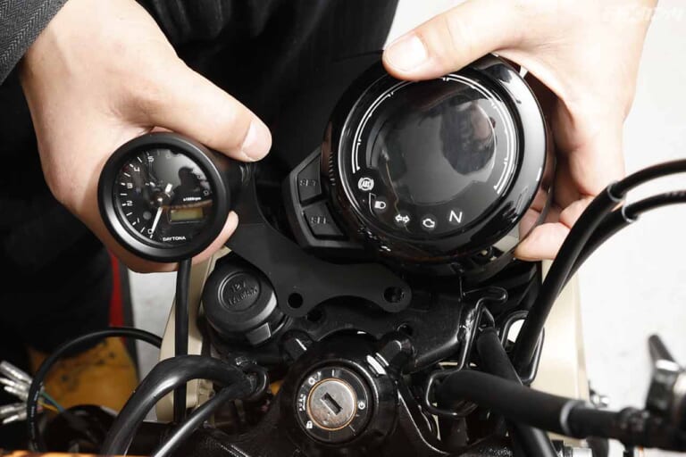 ヴェローナ電気タコメーターキット|CT125ハンターカブへの取り付け|ホンダCT125ハンターカブにボルトオンでコンパクトなタコメーターを追加〈デイトナ〉