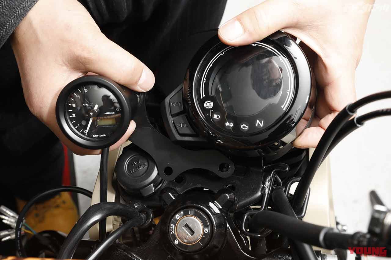 |ホンダCT125ハンターカブにボルトオンでコンパクトなタコメーターを追加〈デイトナ〉