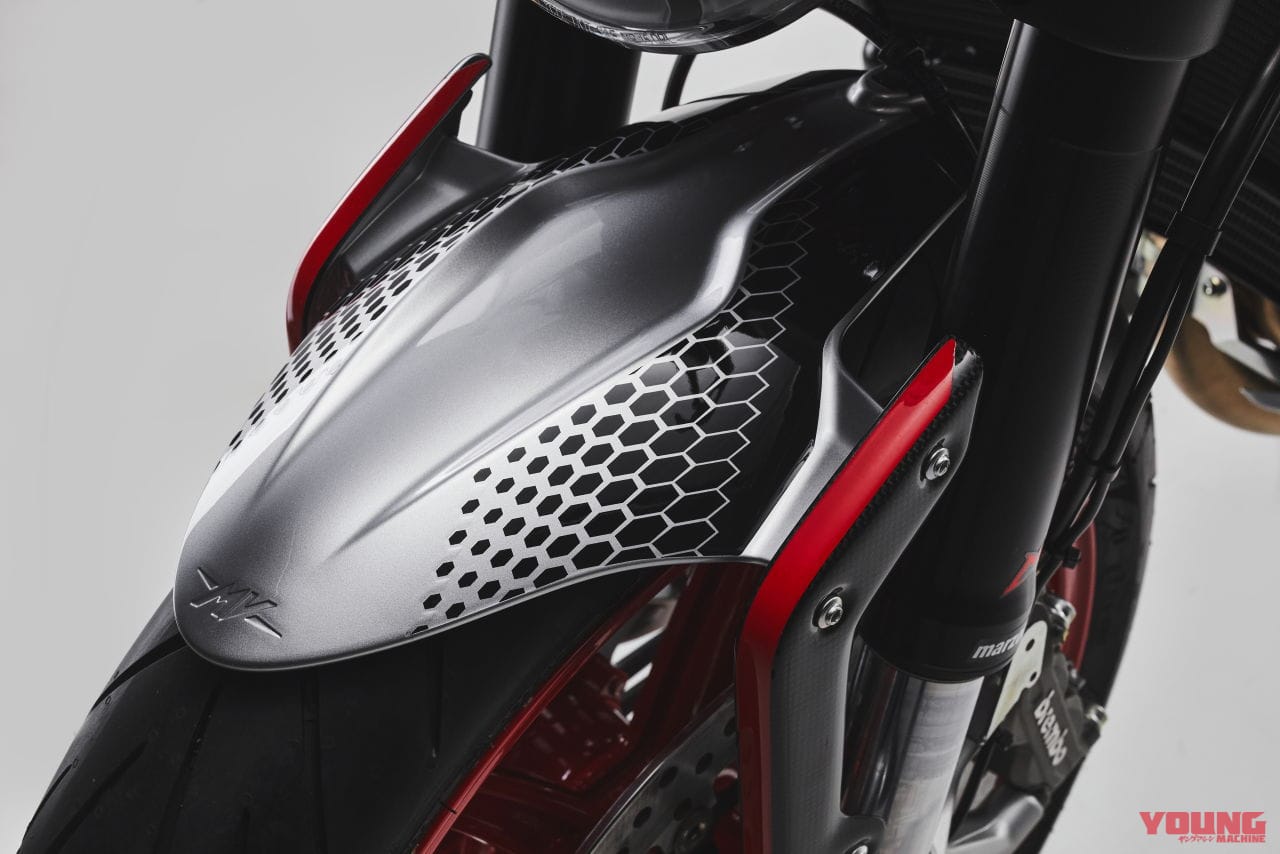 |MVアグスタのマッチョなネイキッド「ドラッグスター800」がモデルチェンジ!