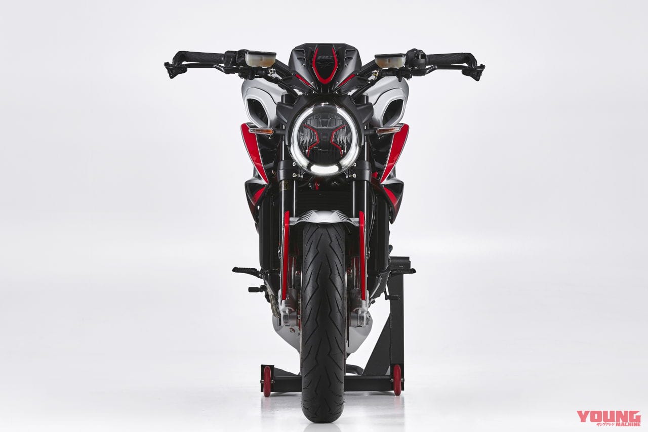 |MVアグスタのマッチョなネイキッド「ドラッグスター800」がモデルチェンジ!