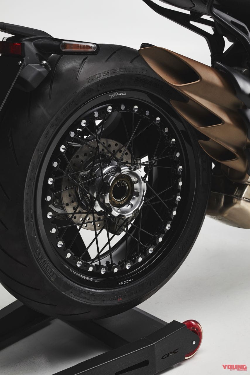 |MVアグスタのマッチョなネイキッド「ドラッグスター800」がモデルチェンジ!