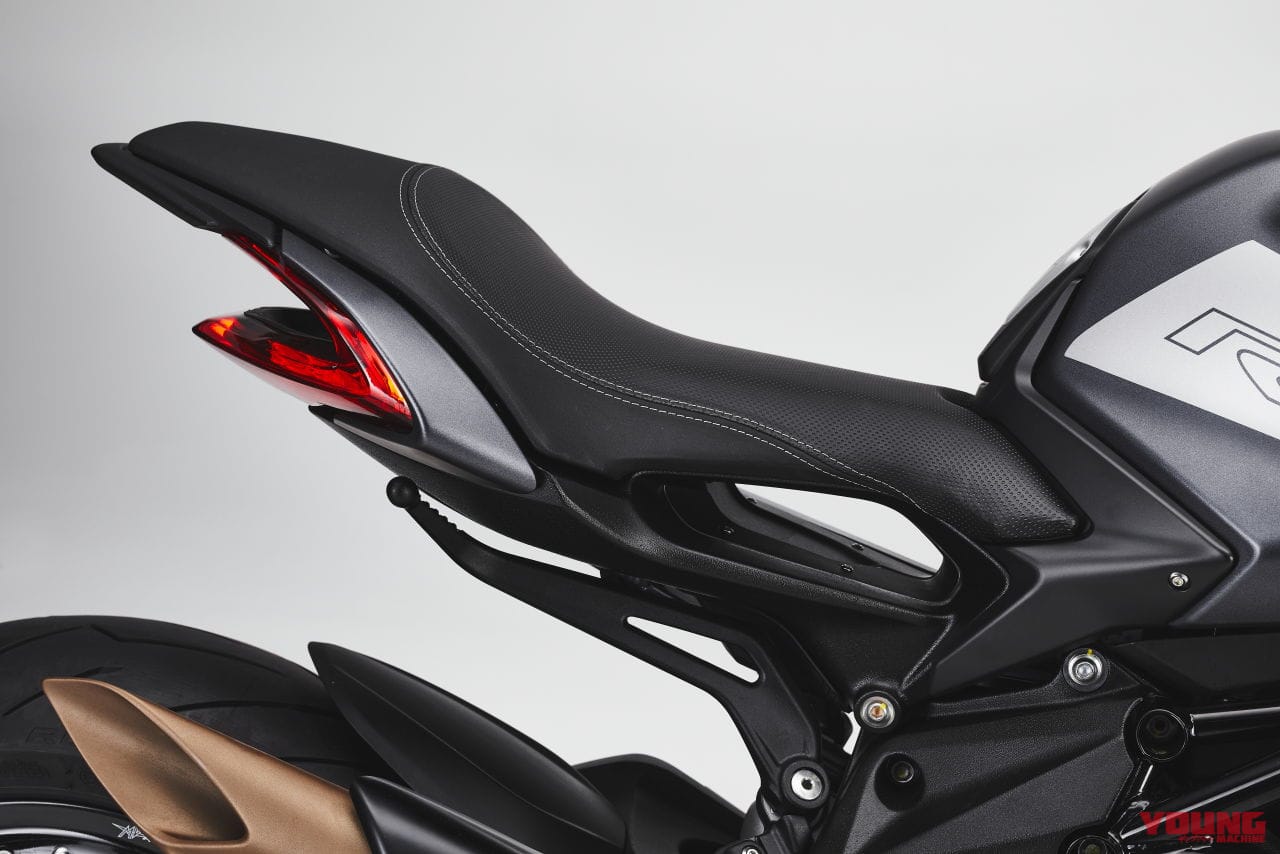 |MVアグスタのマッチョなネイキッド「ドラッグスター800」がモデルチェンジ!