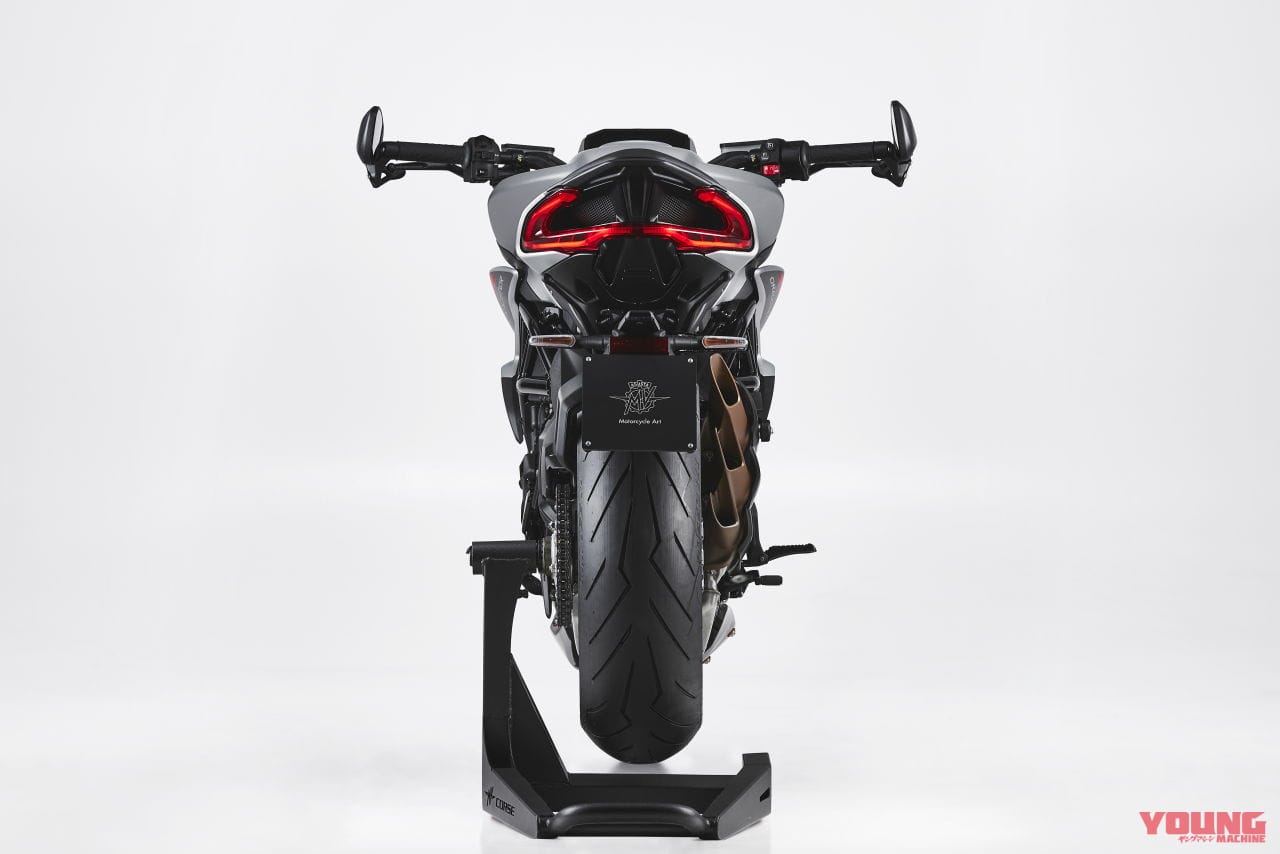 |MVアグスタのマッチョなネイキッド「ドラッグスター800」がモデルチェンジ!