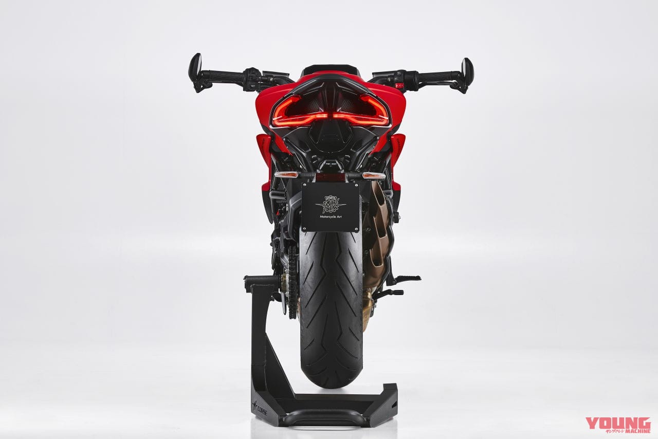 |MVアグスタのマッチョなネイキッド「ドラッグスター800」がモデルチェンジ!