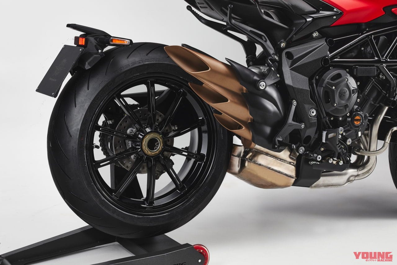 |MVアグスタのマッチョなネイキッド「ドラッグスター800」がモデルチェンジ!