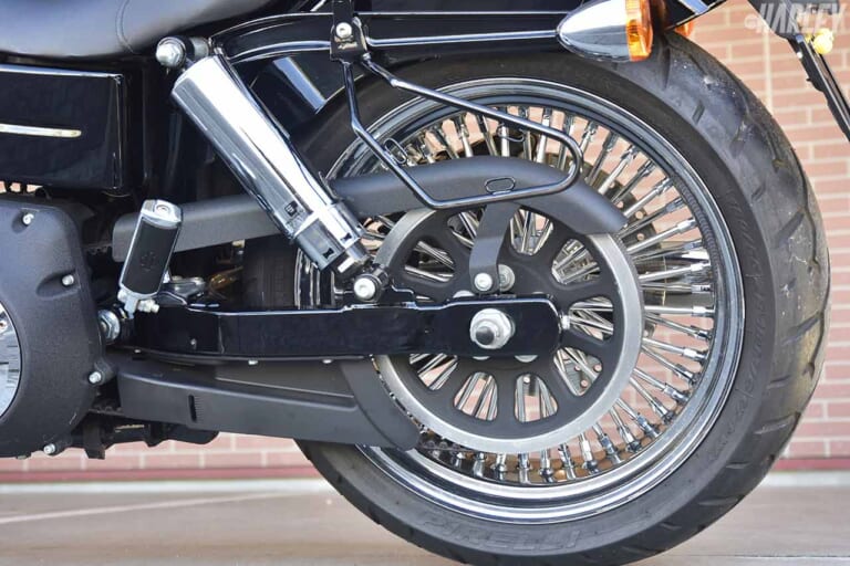 '14 FXDBストリートボブ|ハーレーダビッドソン静岡カスタム|リヤサスペンション|ハーレーカスタムトレンドニュース:チョッパーライクな気軽さをライトに演出〈’14 FXDBストリートボブ〉