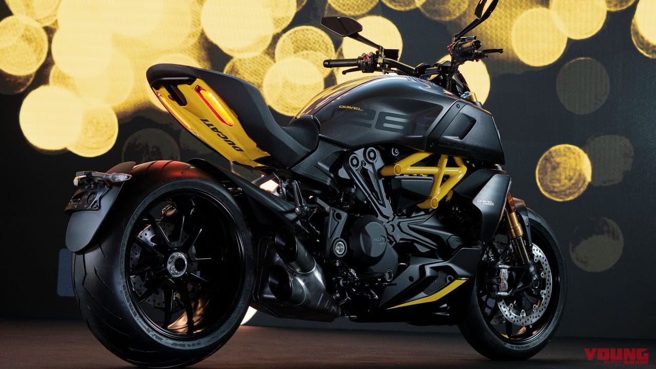 |ドゥカティ「ディアベル1260S」の新バージョン、左右非対称「ブラック&スチール」が登場!