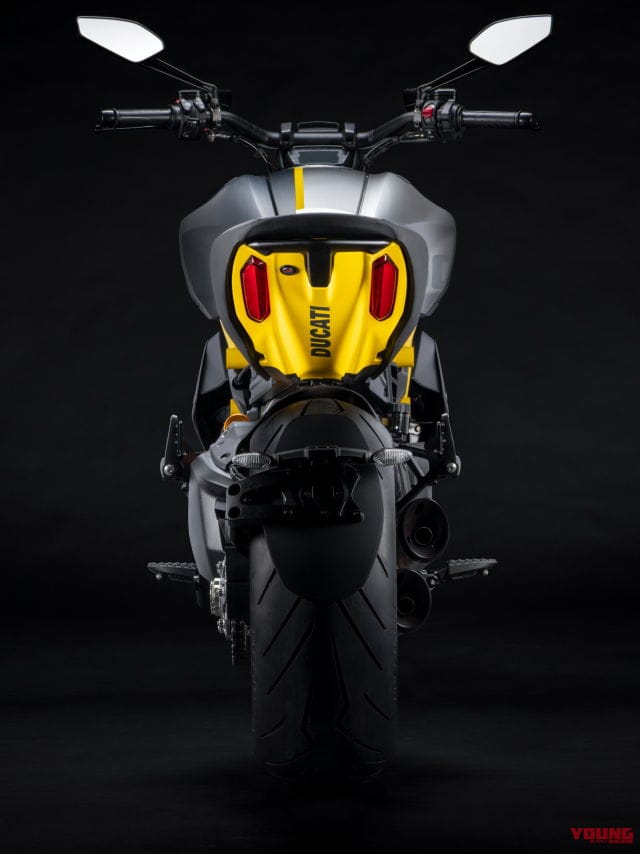 |左右非対称の特別カラー! ドゥカティ「ディアベル1260S ブラック&スチール」12/25発売