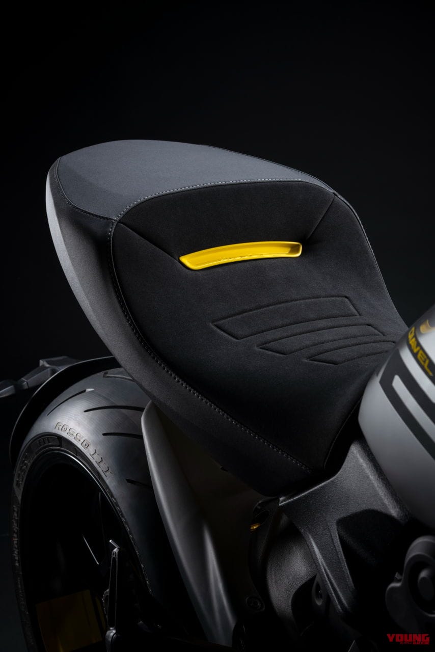 |ドゥカティ「ディアベル1260S」の新バージョン、左右非対称「ブラック&スチール」が登場!