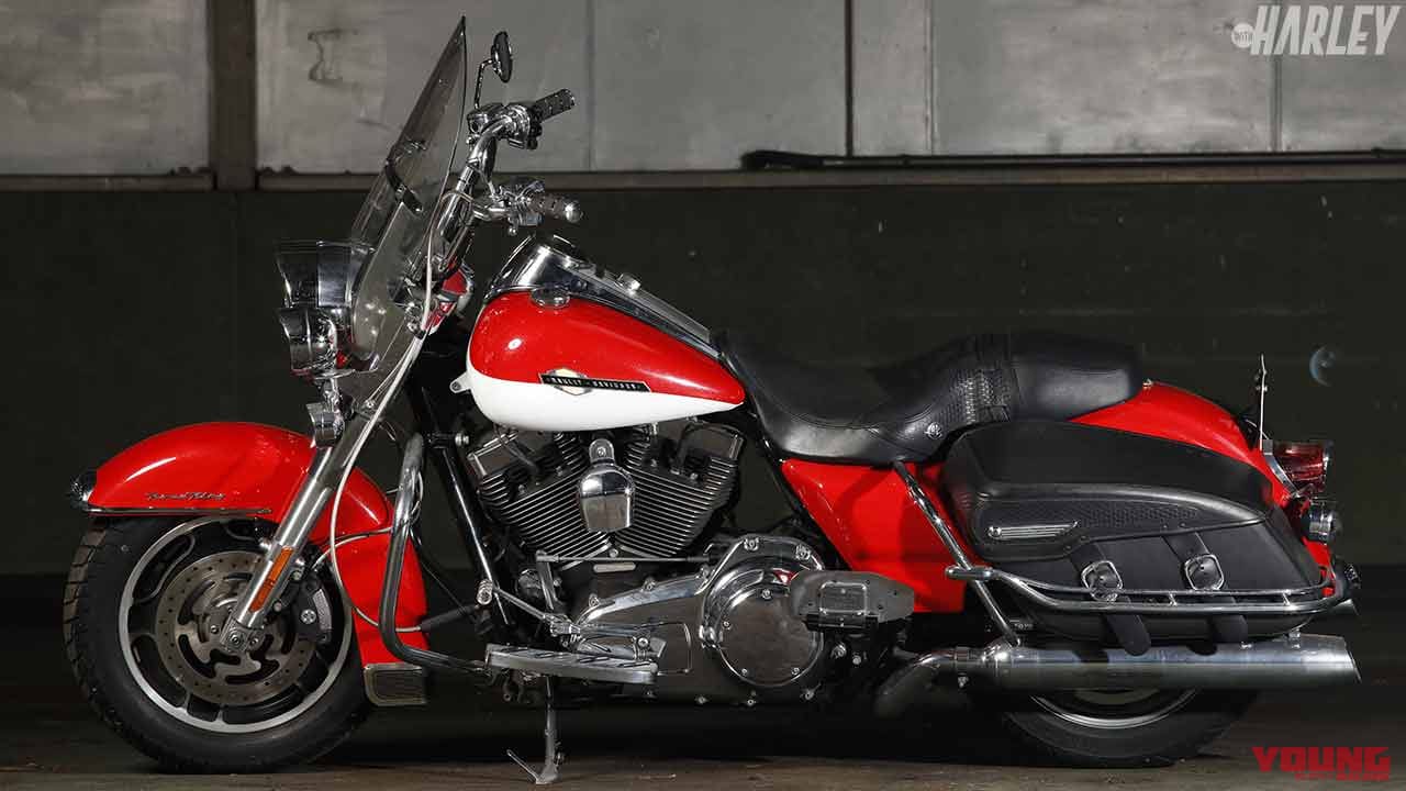 '09ハーレーダビッドソンFLHRCロードキングクラシック|’09 ハーレーFLHRCロードキングクラシック:飽きのこない往年のスタイルに赤×白ツートーンがよく似合う