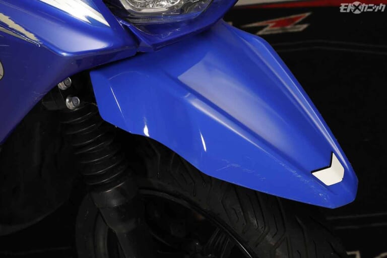 ヤマルーブ スーパープラスチック光沢復活剤|無塗装フェンダーへの塗布|ヤマルーブシリーズを使って白化した樹脂パーツなどを艶々リフレッシュ〈外装お手入れケミカル×5選〉