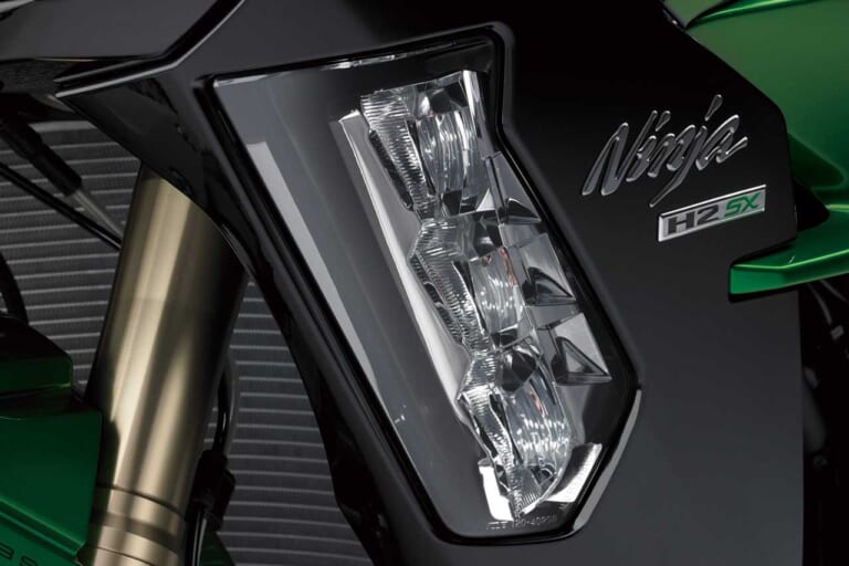 フルLED&コーナー灯|ハヤブサ対抗? 最新電脳でカワサキ ニンジャZX-14Rが復活するか?!〈YM未来予想〉