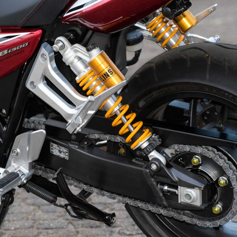 ホンダCB1300SB SP|オーリンズ製サスペンション|ホンダCB1300SF/SB比較試乗インプレ by 丸山浩【STDとSP、選ぶならどちら!?】